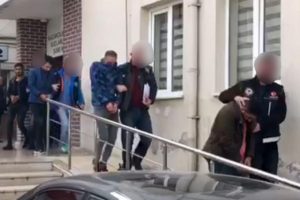 Bursa'da uyuşturucuyu satamadan yakayı ele verdiler