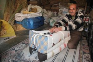 60 yıldır semercilik yapıyor