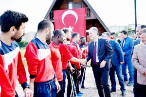Bursa İneg&ouml;l Belediye Başkanı Taban, ampute futbolcuları ziyaret etti