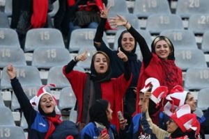 İran'da 39 yıl sonra bir ilk: Kadınlar futbol ma&ccedil;ında