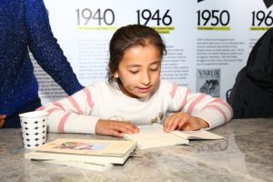 Bursa'da &ccedil;ocuklar okuduklarını karikat&uuml;rlere yansıtacak