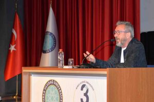 Osman Sınav'dan Bursa'da &ouml;ğrencilere tavsiye: Aşık olmazsanız hi&ccedil;bir şey olamazsınız