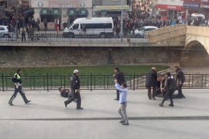 Şehrin g&ouml;beğinde tartıştığı adamı vurdu