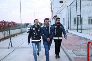 FET&Ouml;'den ihra&ccedil; edilen polislere operasyon: 29 g&ouml;zaltı