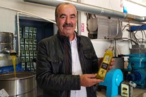 Bursa'da belediyenin zeytinleri, ihtiya&ccedil; sahipleri i&ccedil;in yağ oluyor