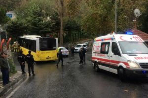Yolcu otob&uuml;s&uuml; kaza yaptı: Yaralılar var