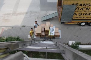 T&uuml;rkiye'de yaklaşık 2,7 milyon kişi g&ouml;&ccedil; etti