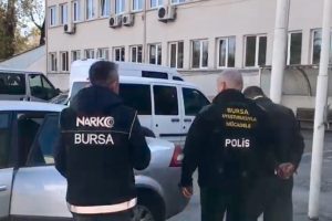 Bursa'da zehir tacirleri nefes kesen kovalamacayla yakalandı