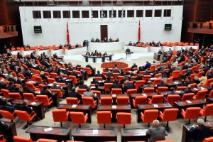 AK Parti'den oda ve borsa başkanları için yasa teklifi