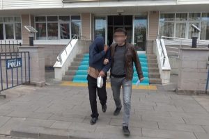 Uyuşturucu satarken su&ccedil;&uuml;st&uuml; yakalandı!
