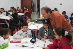 Karikat&uuml;rist Bulut, miniklerle buluştu