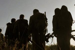PKK'lı ter&ouml;ristlerden f&uuml;ze saldırısı: 3 iş&ccedil;i yaralandı