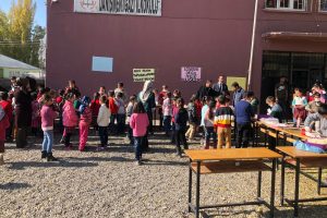 Miniklerden l&ouml;semili &ccedil;ocuklar i&ccedil;in kermes