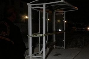 Bursa'da korku dolu anlar! Otob&uuml;s durağında intihar girişimi