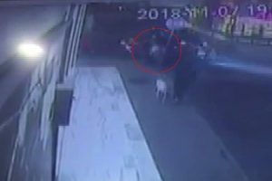 Anne ve bebek faciadan kıl payı kurtuldu