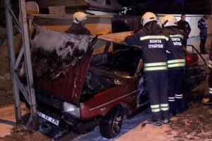 Park halindeki otomobil kundaklandı