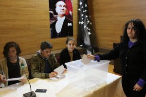 Bursa'da &ouml;ğrencilerden demokrasi ş&ouml;leni