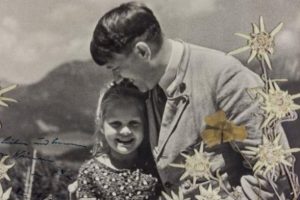 Hitler'in bu fotoğrafı a&ccedil;ık artırmaya &ccedil;ıkıyor