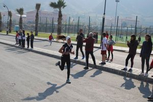 Salihli'de &ouml;ğrenciler Atat&uuml;rk'&uuml; anmak i&ccedil;in koştu