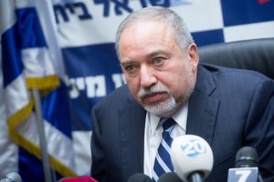 İsrail Savunma Bakanı Liberman istifa etti