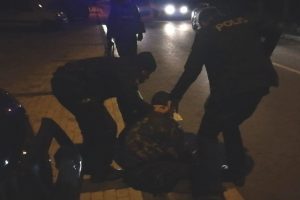 Bursa'da eli silahlı şahıs polisi alarma geçirdi