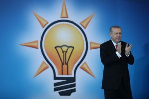 "AK Parti'de siyaset yapmamış isimlere teklif g&ouml;t&uuml;r&uuml;l&uuml;yor"