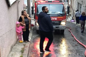 Bursa'da sobayı yakarken halıya düşen ateş evi küle çevirdi