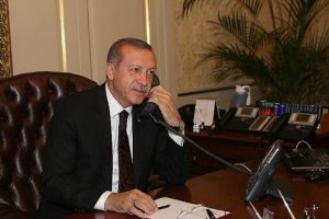 'Cumhurbaşkanı Erdoğan, yeniden aday olmasına karar verilen isimleri telefonla arıyor'
