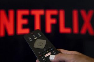 Netflix &uuml;cretleri yarı yarıya d&uuml;ş&uuml;yor