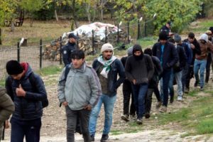 21 ka&ccedil;ak g&ouml;&ccedil;men yakalandı!