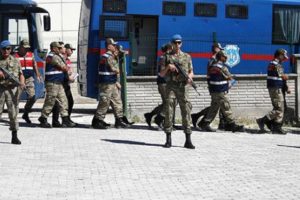 'İki polisi vurdum, haberleri a&ccedil; kan g&ouml;t&uuml;r&uuml;yor'