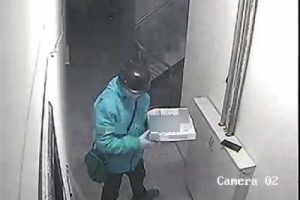 Pizzaya t&uuml;k&uuml;ren kuryenin cezası belli oldu!