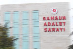 Adliyede bir anda ortadan kayboldu! Her yerde aranıyor