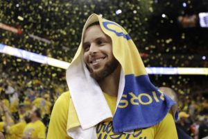 Golden State'ten g&ouml;r&uuml;lmemiş uygulama!