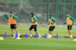 Bursaspor yağmur altında &ccedil;alıştı