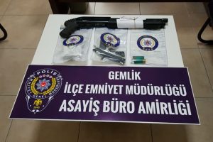 Bursa Gemlik polisinden silah ve uyuşturucu operasyonu