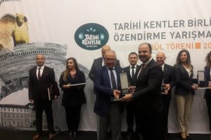 B&uuml;y&uuml;kşehir'e 'en iyi uygulama &ouml;d&uuml;l&uuml;' verildi