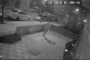 1 dakikada motosikleti &ccedil;aldı