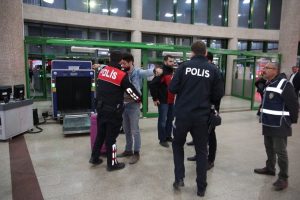 Kocaeli'de aranan 15 şahıs uygulamada yakalandı