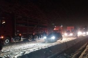 Ulaşıma kar engeli: Araçların geçişine izin verilmiyor
