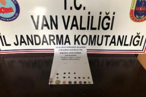 18 sikke ile 1 minyat&uuml;r heykel ele ge&ccedil;irildi