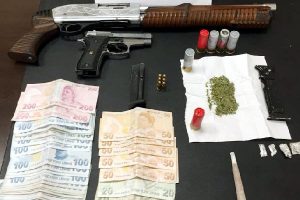 Uyuşturucu tacirlerine baskın! 5 tutuklama
