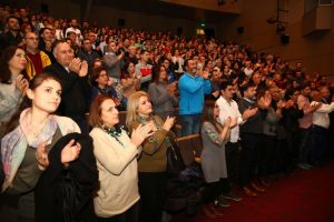 Bursa'da o g&ouml;steri dakikalarca ayakta alkışlandı