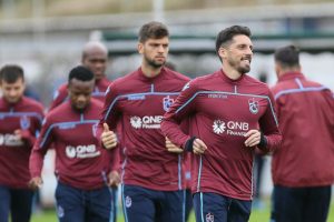 Trabzonspor'da Fenerbah&ccedil;e mesaisi s&uuml;r&uuml;yor