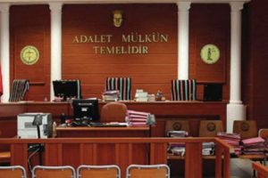 Komşuya atılan terlik silah sayıldı