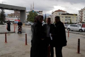 Bursa'da AK Parti Kadın Kolları Başkanı'nın cipine çarpan motosikletli yaralandı