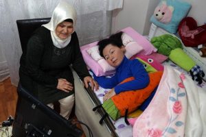 SMA hastası Hatice'nin ila&ccedil; sevinci