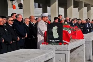 Baykal'ın manevi annesi Nezihe Altıok, son yolculuğa uğurlandı