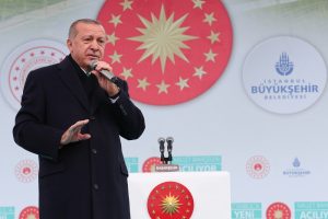 Erdoğan, 5 millet bah&ccedil;esini hizmete a&ccedil;tı