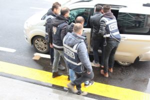 Kars'ta hırszlık yaptılar, Erzurum'da yakalandılar